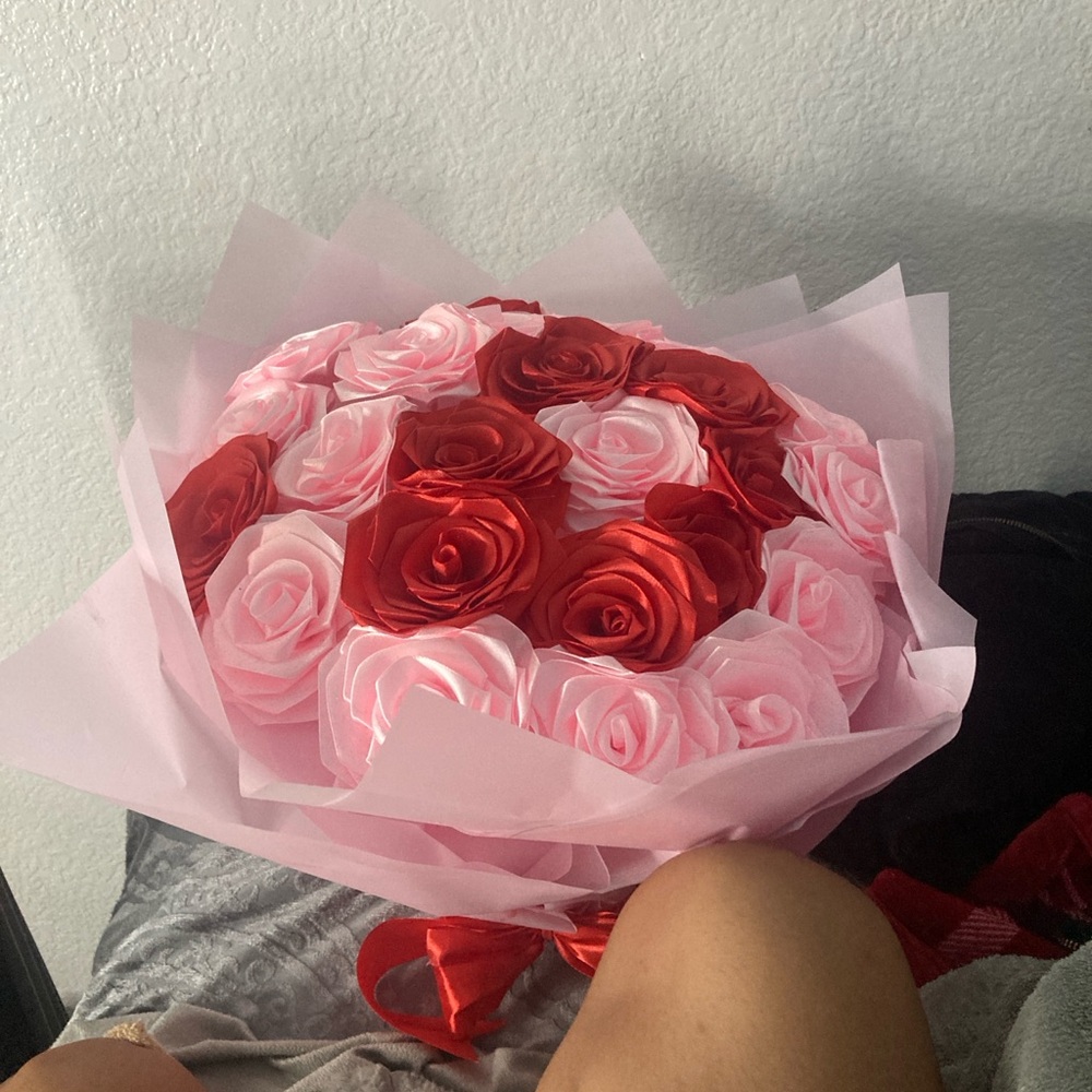 Elegant Pink and Red Rose Bouquet